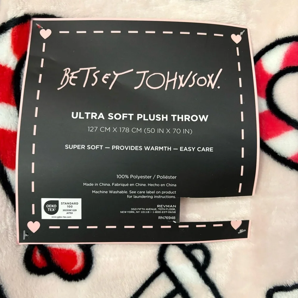 NWT Betsey Johnson Candy Cane Heart Soft Plush Blanket